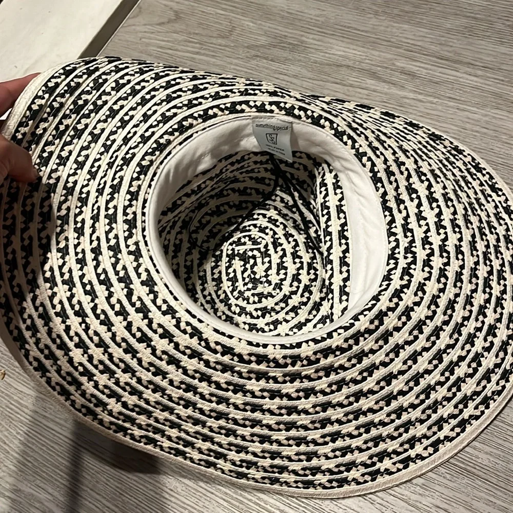 Like new something special hat